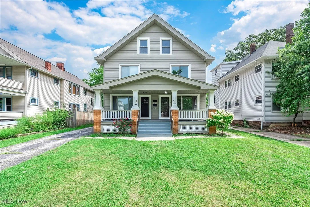 3 bed, 1336 sqft, $2,100 — Photo 2