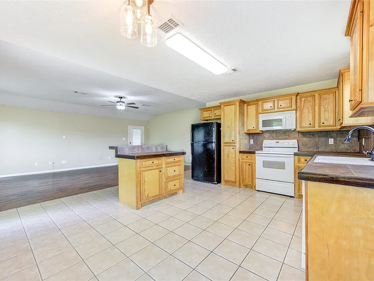 9550 Thousand Oaks Loop — Photo 13