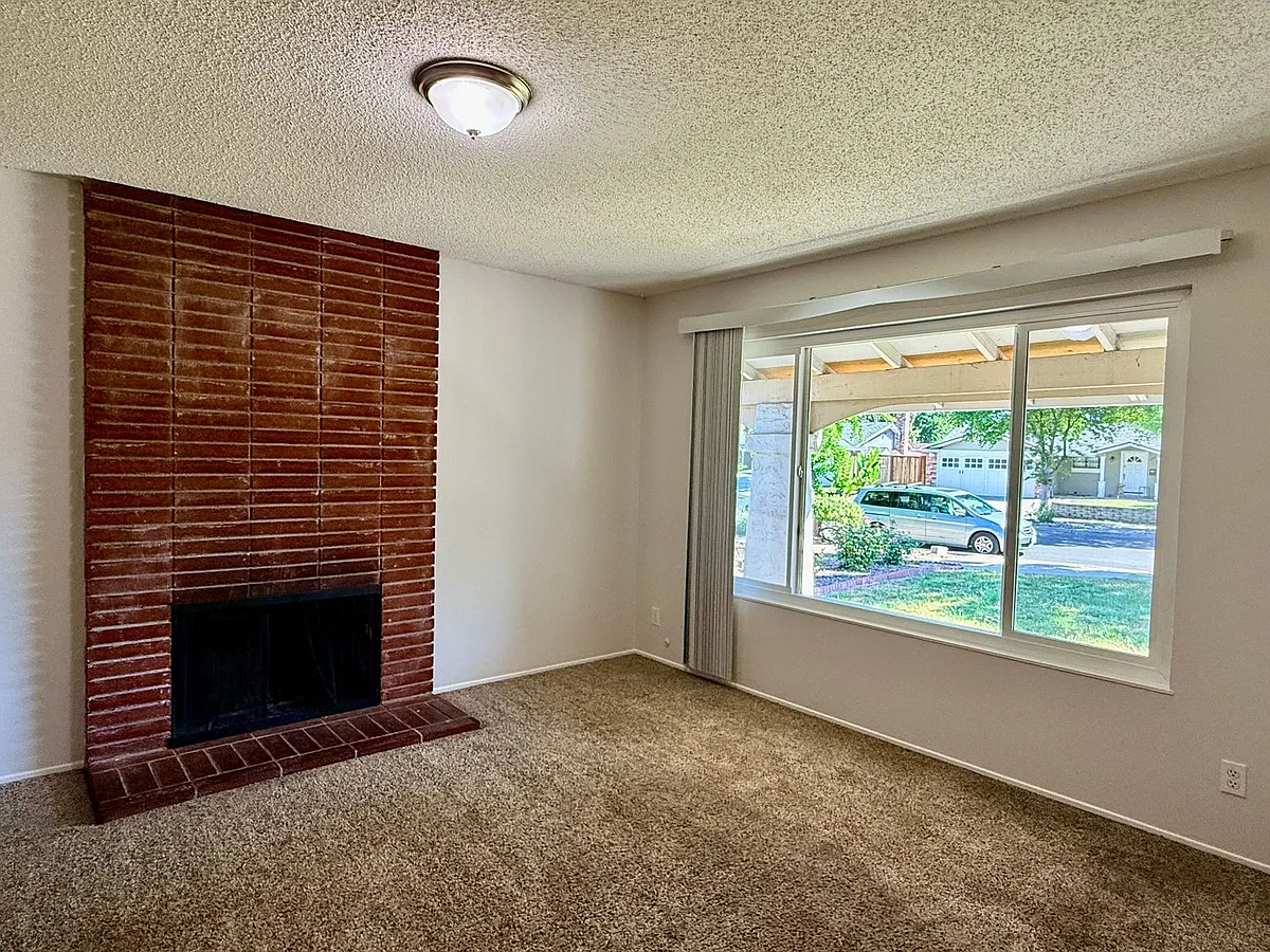 Building Photo - 6063 Pineland Ave