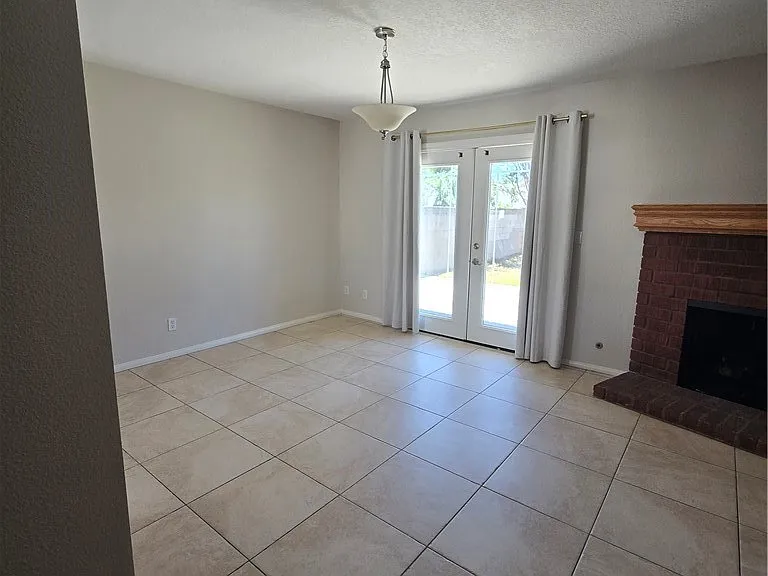 394 N Clinton St — Photo 12
