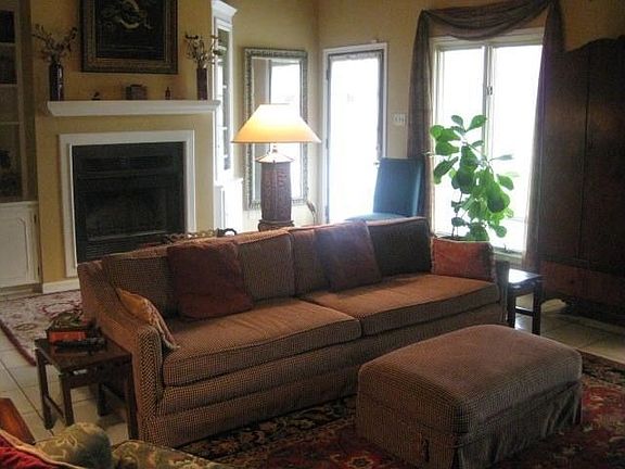 5th image of 700 Lakewood Dr