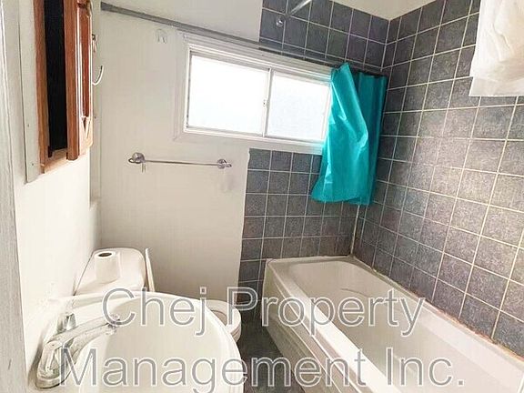 4th image of 10564 92nd St NW