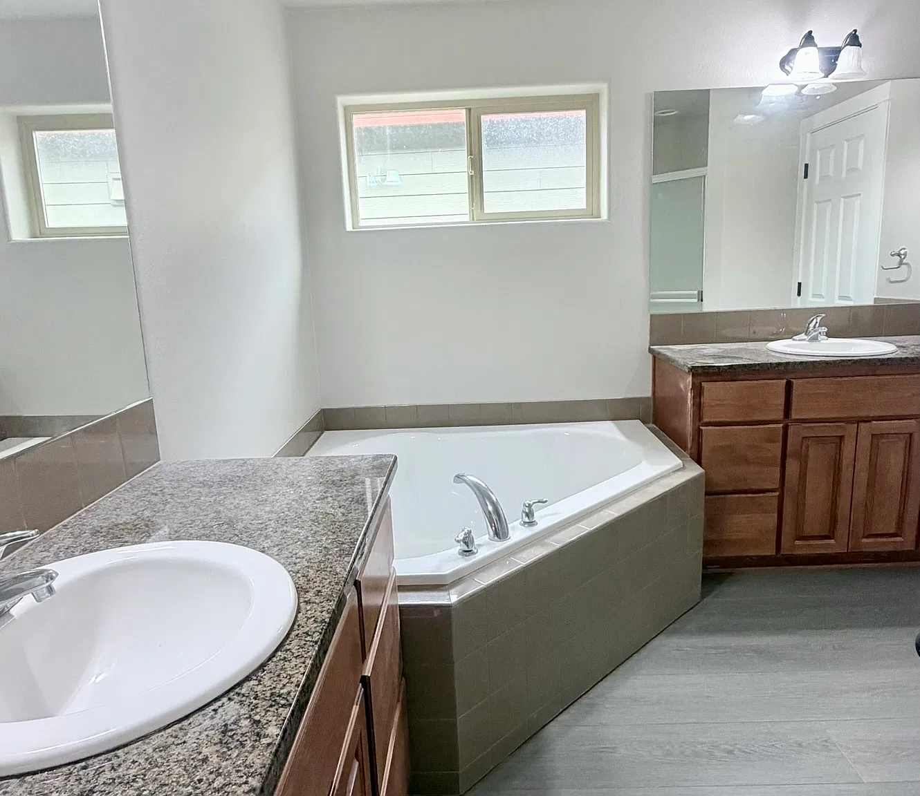 209 SE 197th Pl — Photo 4
