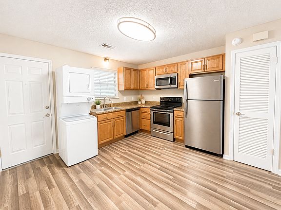 3rd image of 235 Vista Cir #4