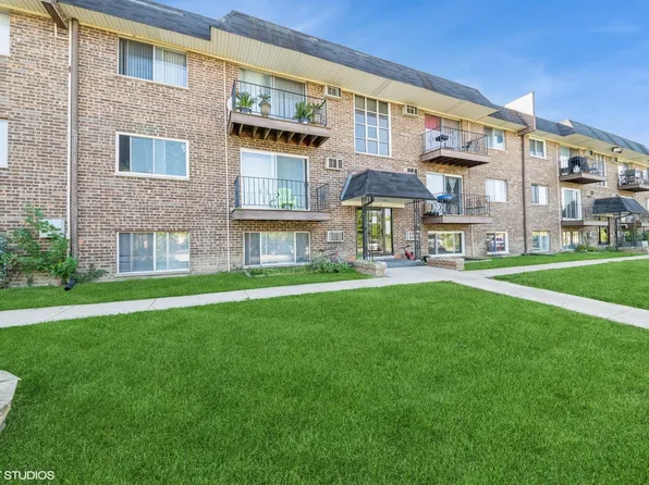 215 S Hale St APT 4B, Addison, IL 60101