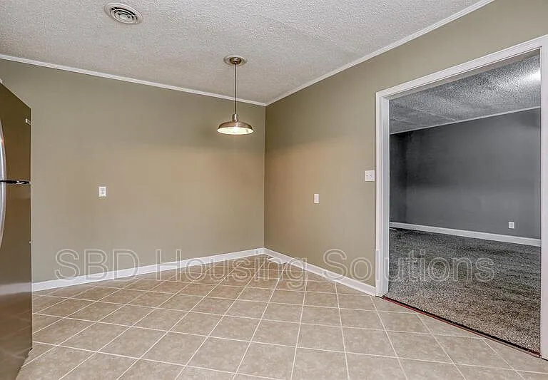 1027 E Parker Ave — Photo 5