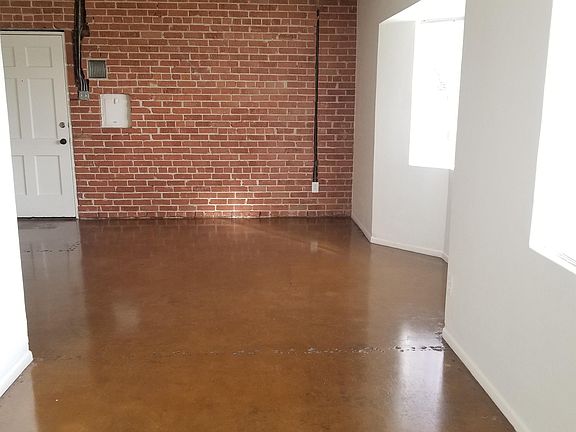 2nd image of 602 W Roosevelt St #1
