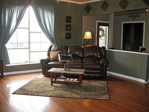 4th image of 804 Driftwood Dr