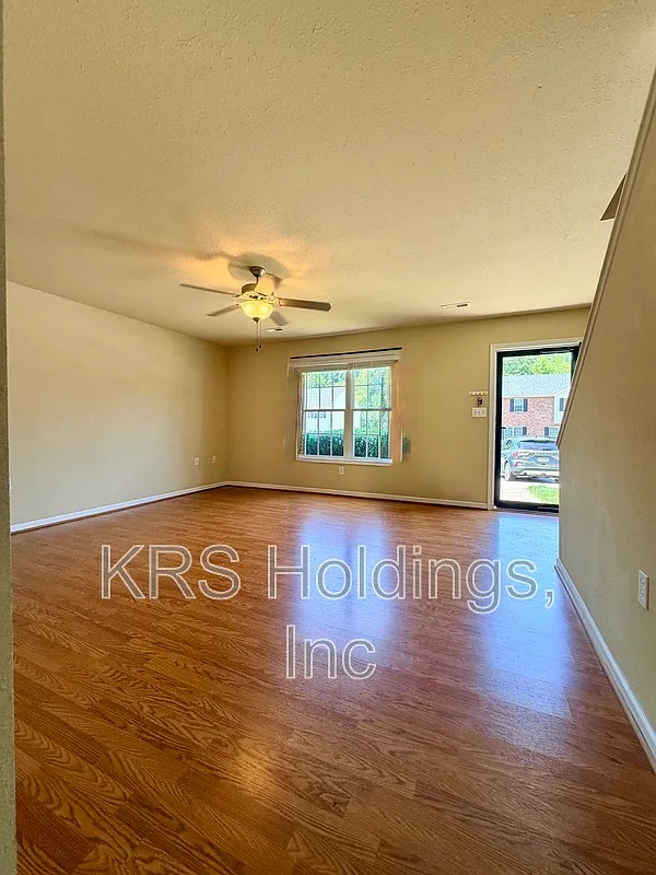 2 bed, 2.5 bath, 1284 sqft, $1,400 — Photo 3