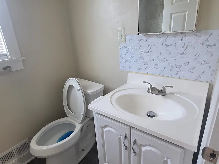 844 Forest St — Photo 34