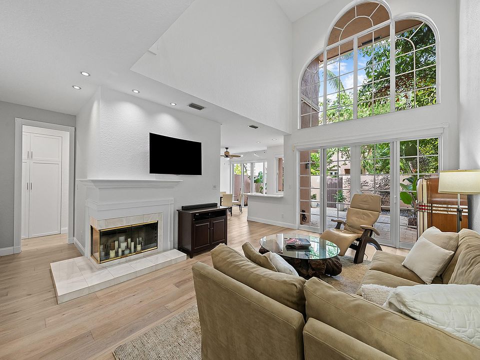 1st image of 200 NE 14th Avenue #2