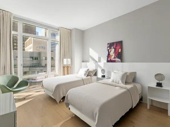 207 East 57th Street image 8 of 18