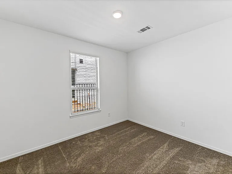 1029 Laguna Cove Dr — Photo 16