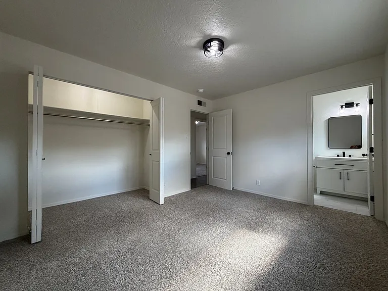 5608 Drake Ave NW — Photo 10