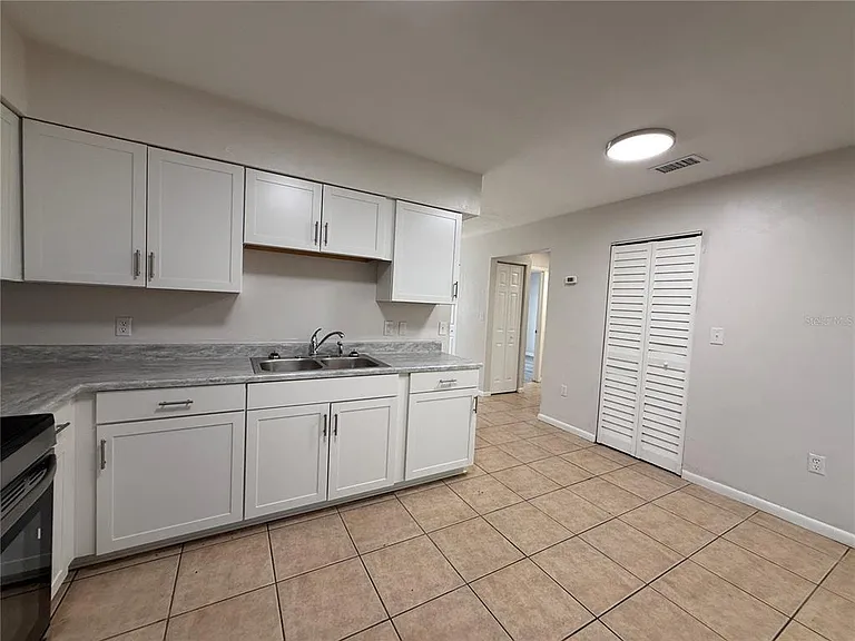 6104 SW 12th Pl #3 — Photo 5