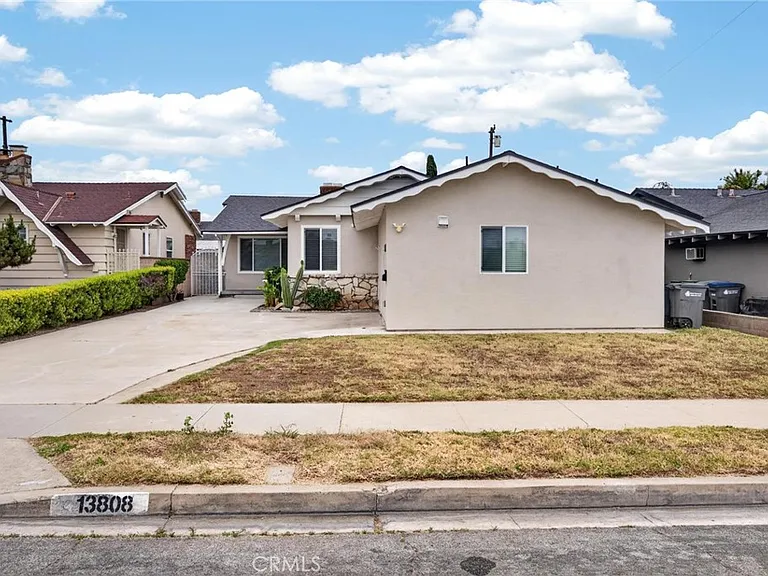 13808 S Catalina Ave — Photo 1