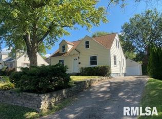 15 Knoll Ct, Rock Island, IL 61201