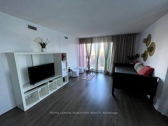 4th image of 38 Hollywood Ave #317