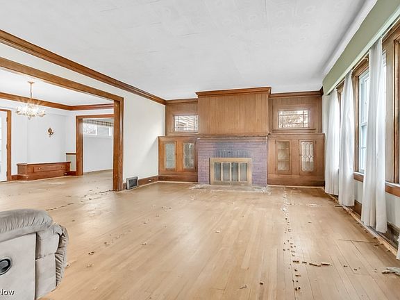3rd image of 26801 Lake Shore Blvd