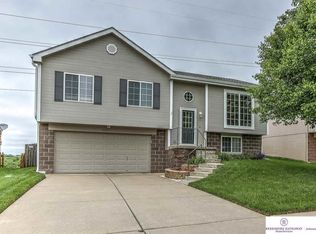 8012 Howell St, Omaha, NE 68122