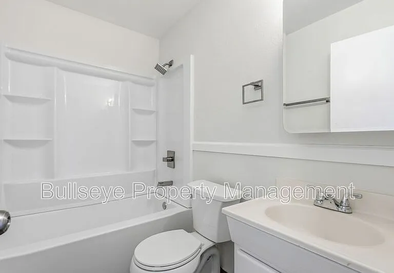 250 E Park Ave — Photo 19