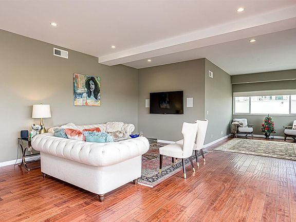 3rd image of 10701 Wilshire Blvd APT 1206