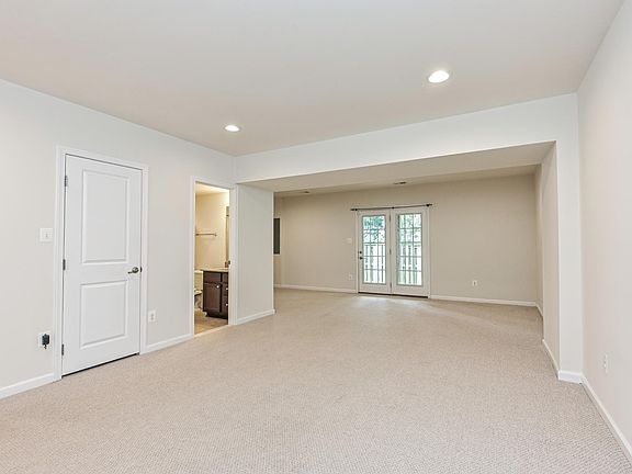 3rd image of 45895 Peach Oak Ter