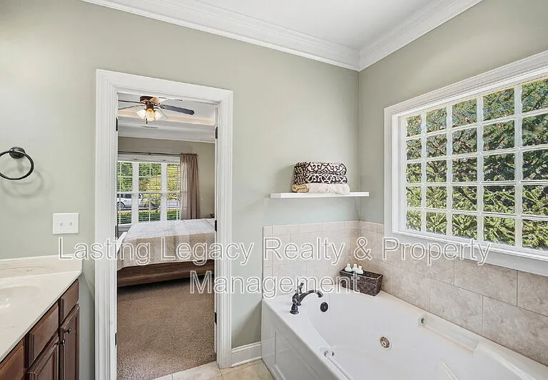 187 Marbrook Dr — Photo 22