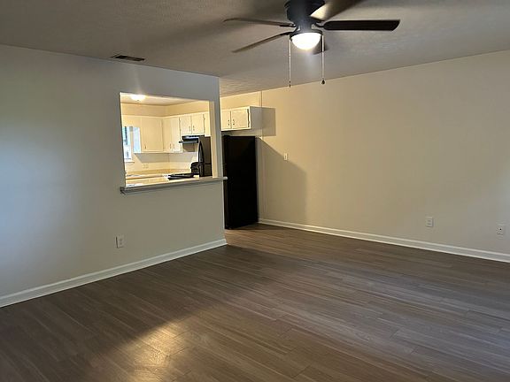 3rd image of 1010 Wellington Dr