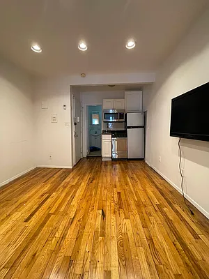 Rented by KNOCKKNOCK LLC | media 2