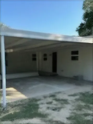 811 E Navarro Ave — Photo 3