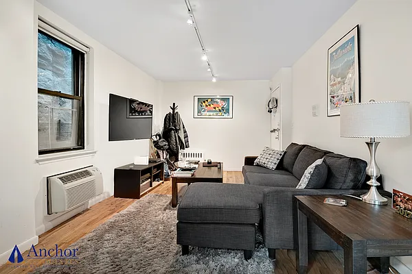 Rented by Anchor Associates | media 5