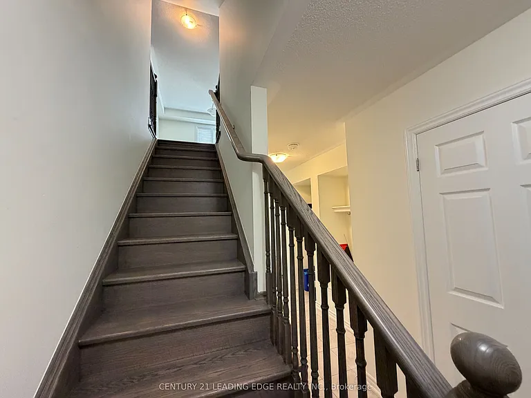 70 Lockyer Dr — Photo 5