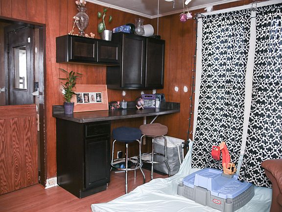 5th image of 825 Eales Ave