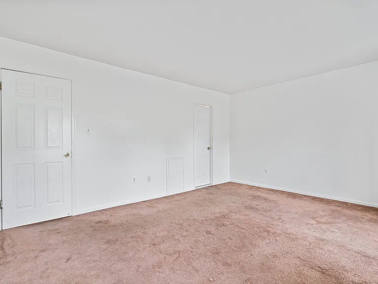 2820 Mozart Dr — Photo 7