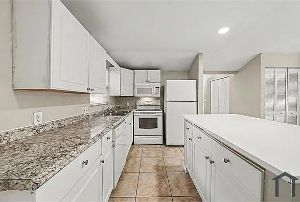 8716 N Blvd — Photo 12