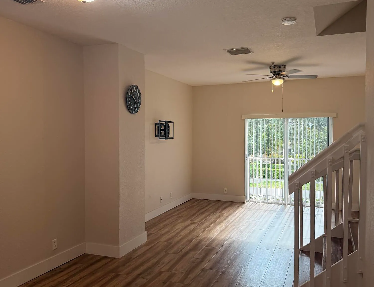 3 bed, 3.0 bath, 1601 sqft, $2,850 — Photo 3