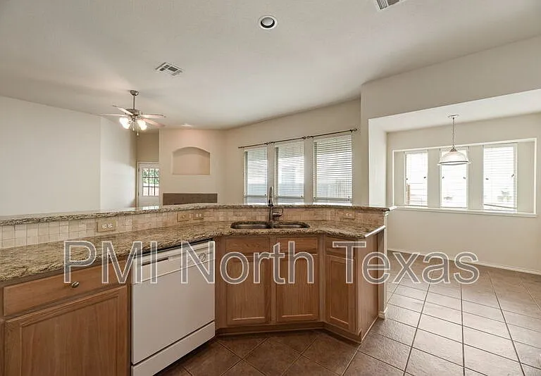 9705 Meadow Rue Dr — Photo 8