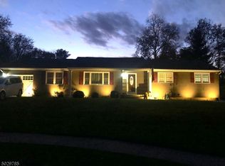 25 Chaucer Ter, Phillipsburg, NJ 08865
