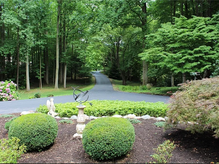7217 Pine Tree Ct — Photo 40