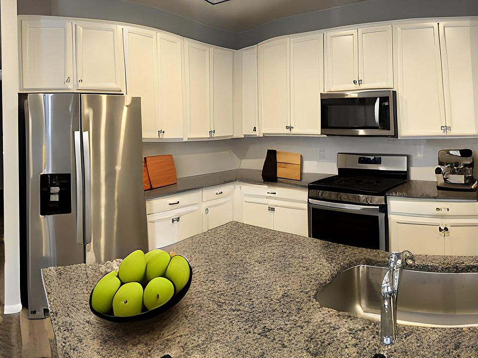 Kitchen - Main Floor