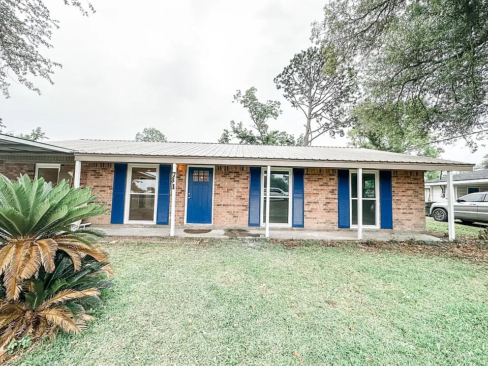 731 University Dr