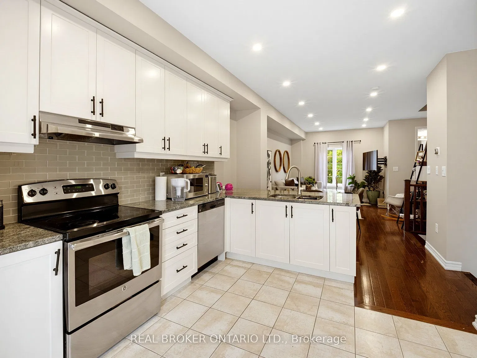 3 bed, $3,600 — Photo 2