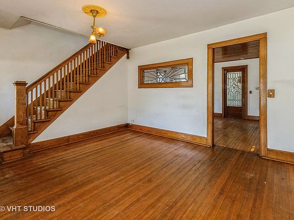 5th image of 735 E Grand Ave