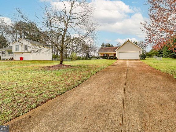 2nd image of 715 Summerfield Rd