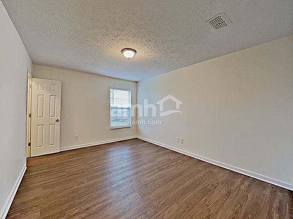 3rd image of 615 Blossom Hill Dr