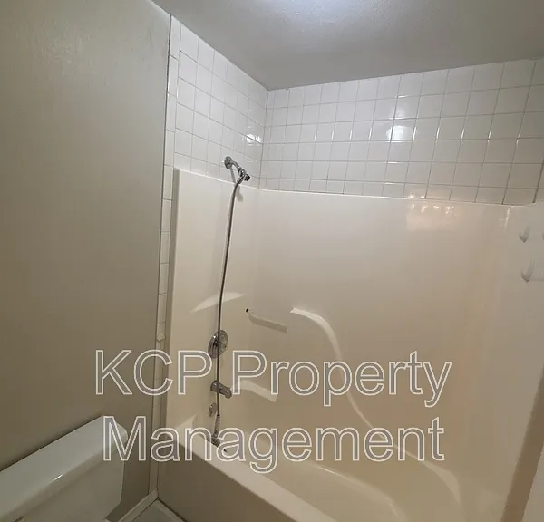 1115 Farley Cir #B — Photo 7