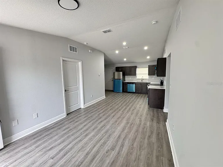 399 Quentin Ave NW — Photo 2