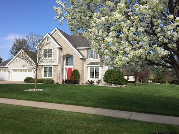 Four bedroom Auburn house set among quality homes in Country Estates. An open floor plan from the ki