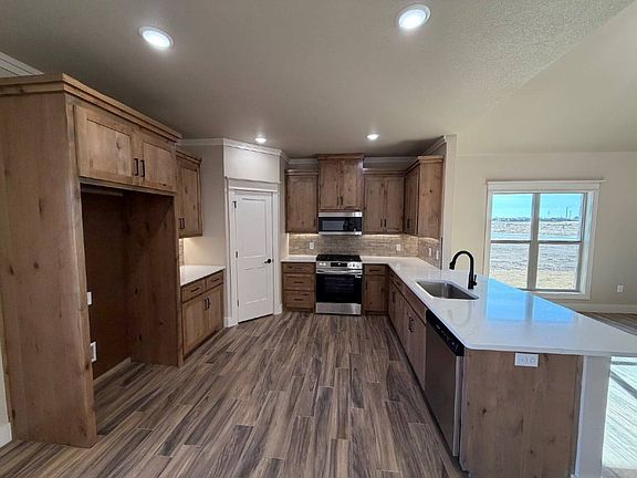 3rd image of 406 Essex Ln